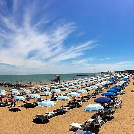 Hotel Majestic With A Large Beautiful Garden Lignano Sabbiadoro